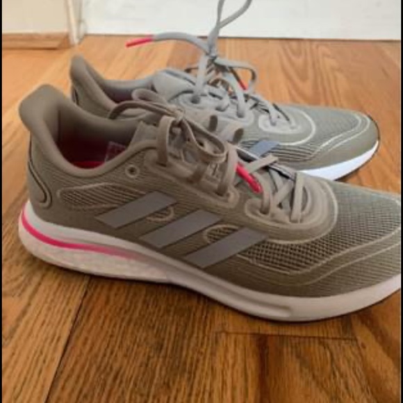 Light green and pink adidas runners - Picture 1 of 3